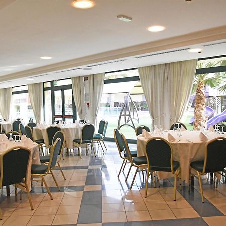 Park Hotel&Dependance Martinsicuro Bagian luar foto