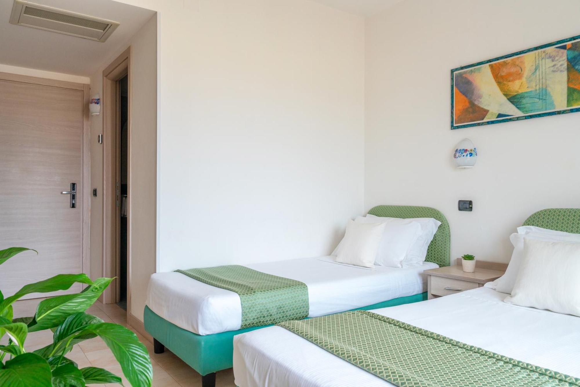 Park Hotel&Dependance Martinsicuro Bagian luar foto