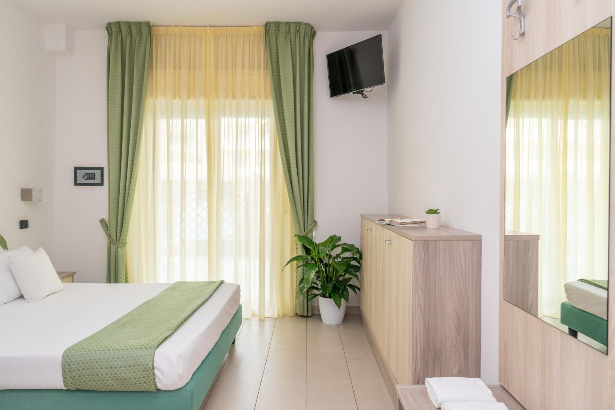 Park Hotel&Dependance Martinsicuro Bagian luar foto